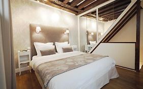 Louvre Parisian Chicsuites